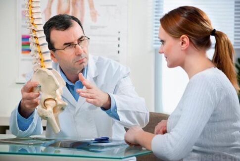 konsultācija ar ārstu par mugurkaula osteohondrozi